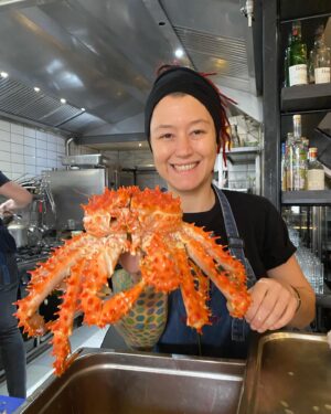 Carolina Bazán Instagram - Desde Chiloé a @bistro_ambrosia 🦀@chinoise #bistronomia #kingcrab