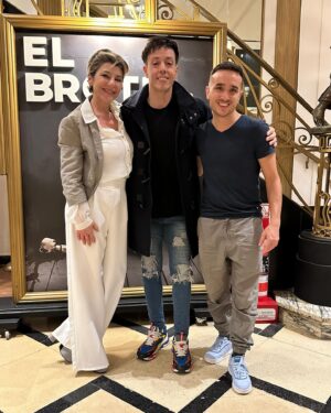 Carolina Papaleo Instagram - Anoche tuve el placer de disfrutar de el Brote @ciacriolla ❣️ 

Hermosísima obra… sumamente recomendable 🙌🏾

Gracias @robertopeloni por esta clase magistral de actuación y a @emilianodionisi por regalarnos esta obra maravillosa ❤️

Gracias @nestorvittola por hacer posible mi presencia en el lugar 😉

Ah.. y mi outfit de mi amiga @corazon.partido.q 👖

#teatro #espectáculos #elbrote #argentina🇦🇷