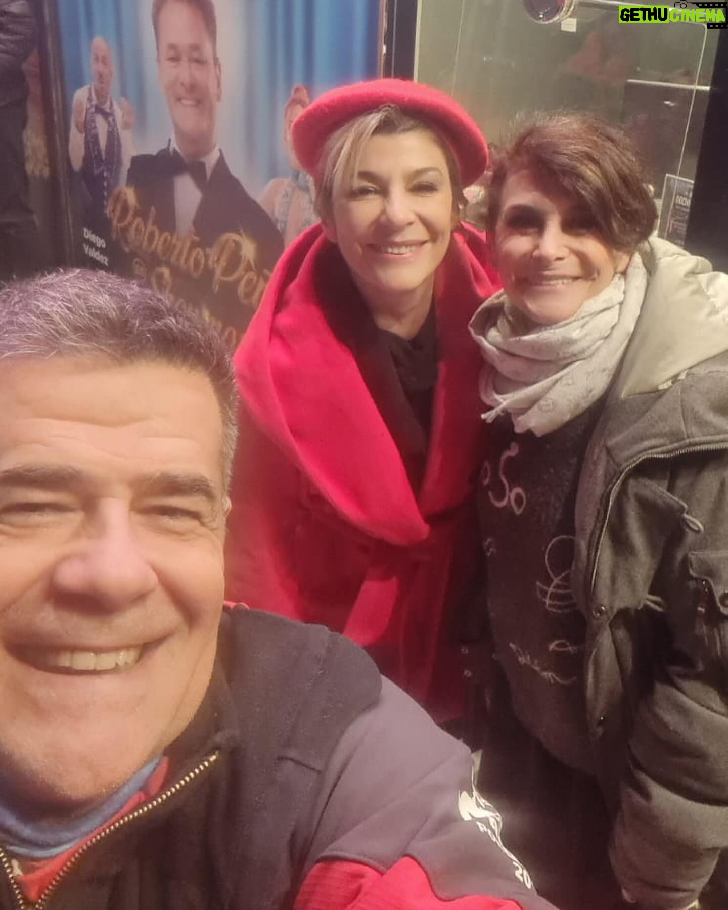Carolina Papaleo - 1.3K Likes - El viernes a la noche fui a ver a mi co equiper @julian_weich a @velorioalacarta ā£ļø
Hermosa comedia para reĆrse sin parar en el @teatroregina y ni hablar del elenco @nicolasmaiques @celestecampos_actriz @fabianarenillas @alejandramajlufok š
#teatroš #comedia #espectĆ”culos #risas