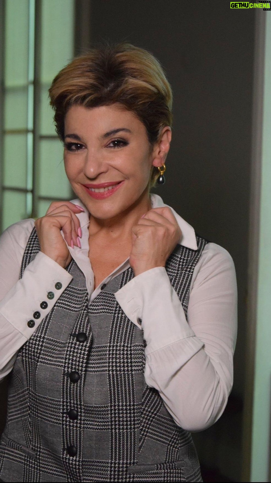 Carolina Papaleo - 681 Likes - MASTERCLASS DE ACTUACIÓN 🎭
Dictado por la actriz Carolina Papaleo, los esperamos el próximo domingo 7 de Abril a las 17hs en @elpalaciomultiespacio .
“Una clase abierta interactiva que propicia la reflexión sobre los diferentes temas que acontecen en el mundo de la actuación”.
📍 @elpalaciomultiespacio
🗓️ Domingo 7 de Abril 17hs
🎫 Reserva tu lugar escribiendo al
📲 54 9 3874 48-0950
Te esperamos 🙌🏾
#masterclass #actuación🎭 #actriz