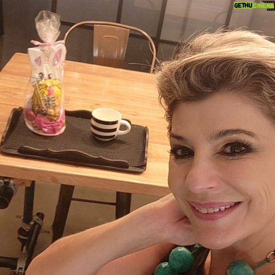 Carolina Papaleo - 411 Likes - Muy Felices Pascuas!!!
Gracias @vickylalanis por el mimo!
Bandeja, taza y conejo de Pascuas
Made in Casa