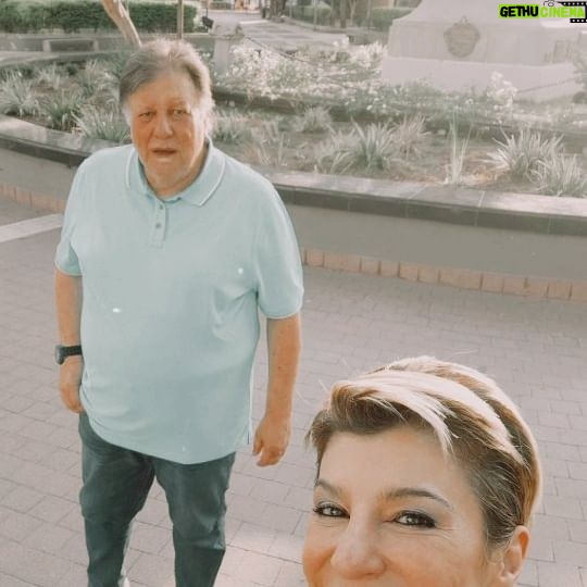 Carolina Papaleo - 305 Likes - Día en la Rioja cruzando la plaza para llegar a @paseoculturallr
#cultura
#paseocultural
#plaza
#provincia
#lariojaargentina
#avion
#aterrizaje
#paisaje