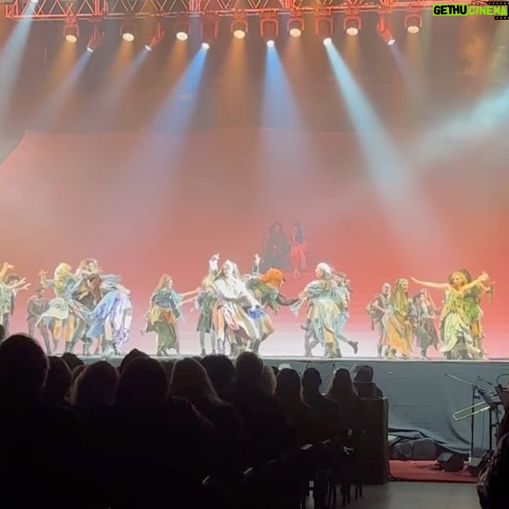 Carolina Papaleo - 266 Likes - NOCHE DE TEATRO 🎭
Estreno @eljorobado.elmusical !! Felicitaciones @pepecibrianc @angelmahlerok y todo el increíble elenco! 🥰
Gracias @maxi_cardaci por la invitación! ❤️
#lunapark #espectaculo #musical