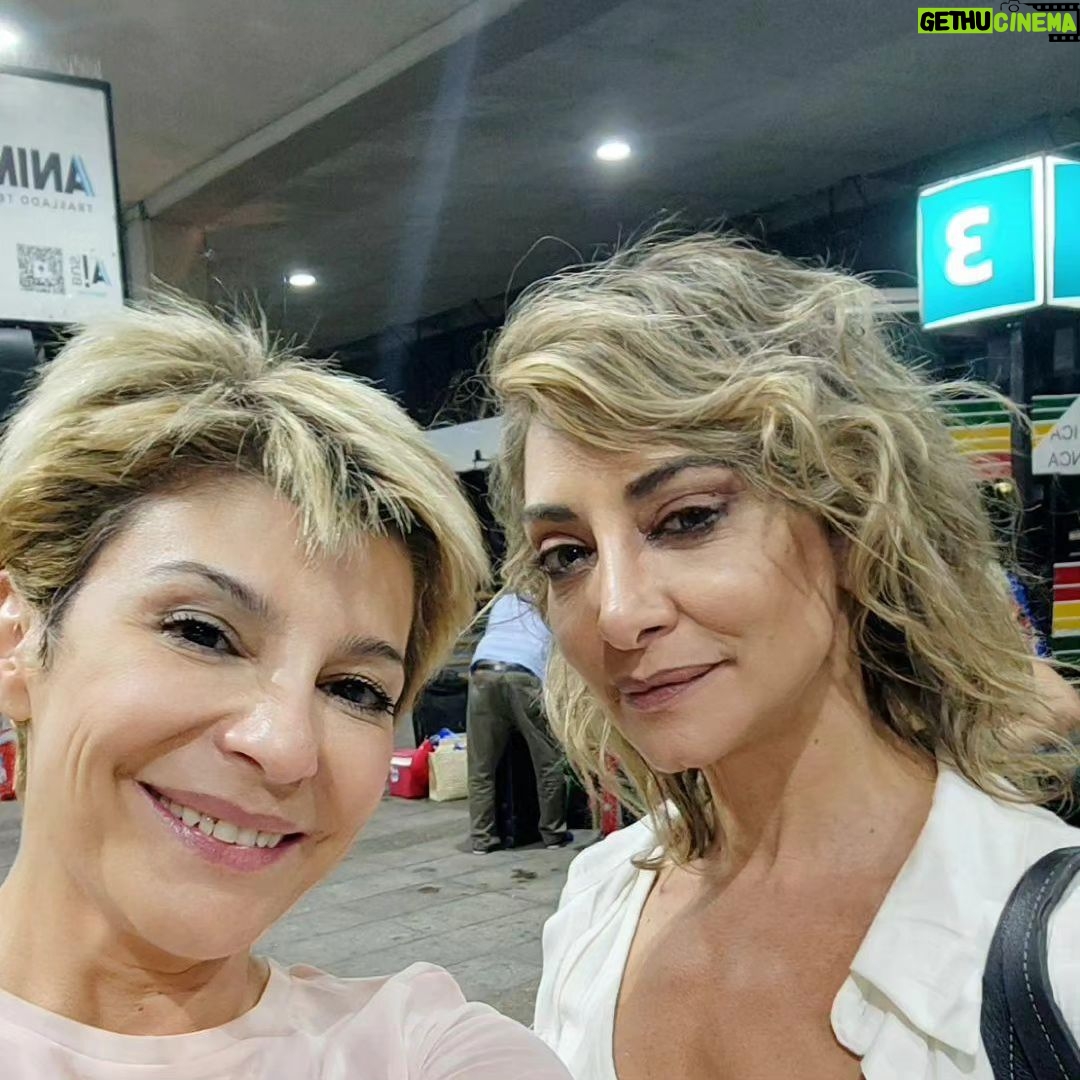 Carolina Papaleo - 600 Likes - A MDQ con @andreaghidoneoficial en breve nos recibe la feliz
#mdq
#amigas
#viaje
#mardelplata
#mar