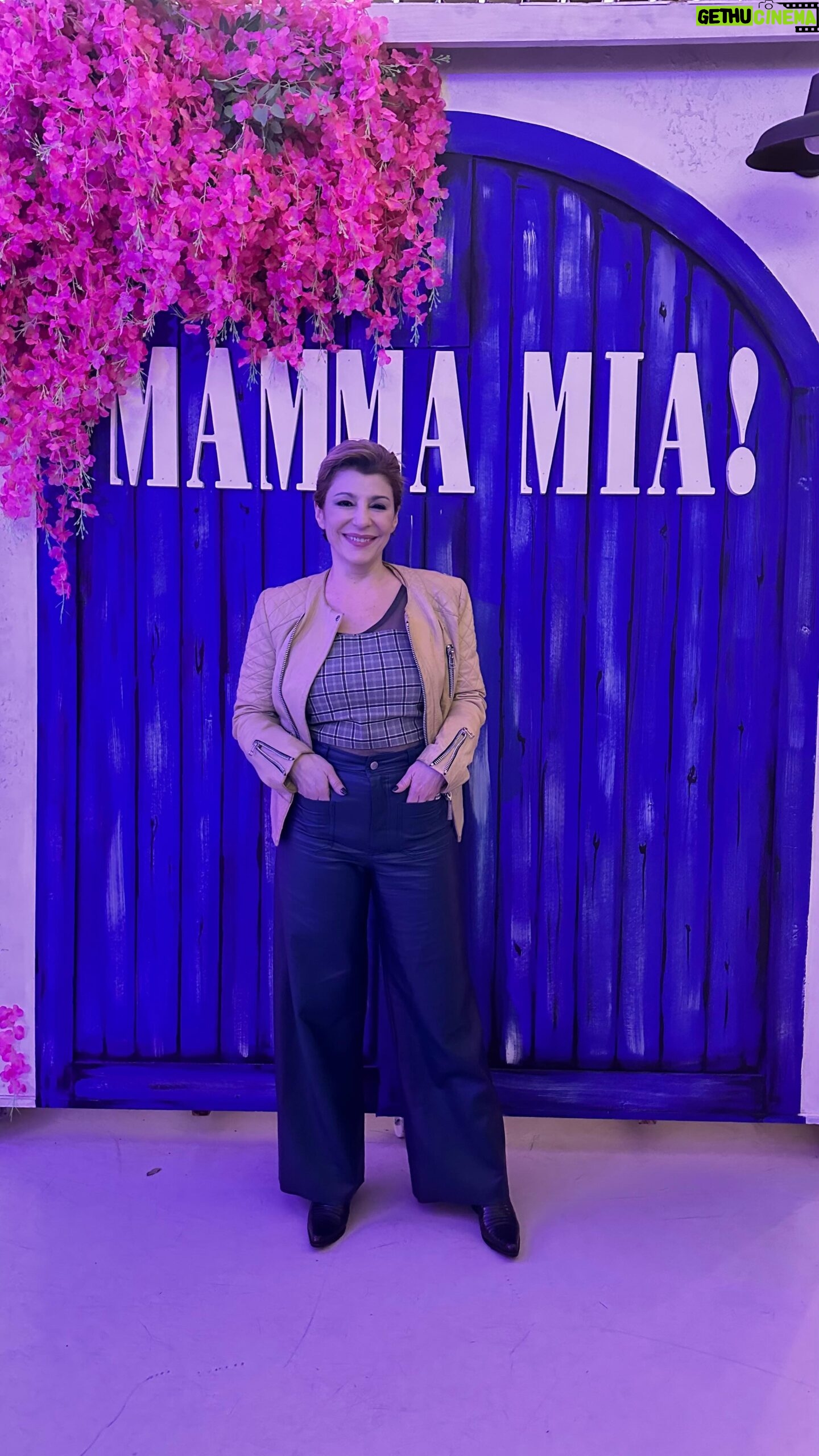 Carolina Papaleo - 0.9K Likes - NOCHE DE TEATRO 🎭
Feliz de haber visto @mammamiaarg !! Hermoso lo que hacen en el escenario @flor_de_p @alejandro.paker @malenaratner @lularosenthal @alejandraperlusky y todo el gran elenco de esta maravillosa obra!
De más está decirles que la súper recomiendo 🙌🏾
@teatrocoliseo
@rickypashkus
@pardoproduccionesok
Gracias @maxi_cardaci
#teatro🎭 #mammamia #musical #espectaculo