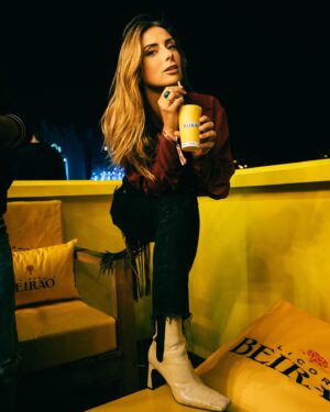 Carolina Torres Instagram - Este ano o NOS Alive é com Licor Beirão 😉
O stand mais fixe ainda te pode dar bebidas grátis! 
É só encontrares as mascotes das Latas Caipirão e Morangão e pedir com jeitinho. 🤪 
Se tirares uma fotografia no espelho Licor Beirão e colocares nas redes sociais com #ESTOUNOBEIRÃO ainda ganhas um cocktail grátis. 🤫
No NOS Alive o Verão é à PATRÃO ! 🤟🏼

Sê responsável. Bebe com moderação.
p u b # @licor_beirao