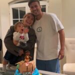 Carolina Carvalho Instagram – Será que o Lucas gosta de fazer anos? 😂
Posso vos dizer que tivémos de repetir os parabéns mais ou menos 79 vezes 🤡🤡🤡
O Lucas está muito feliz e este aniversário não podia ter sido mais especial. 
Obrigada por todo o vosso carinho, ficamos muito felizes por todo o vosso feedback à música e ao videoclipe 🤍