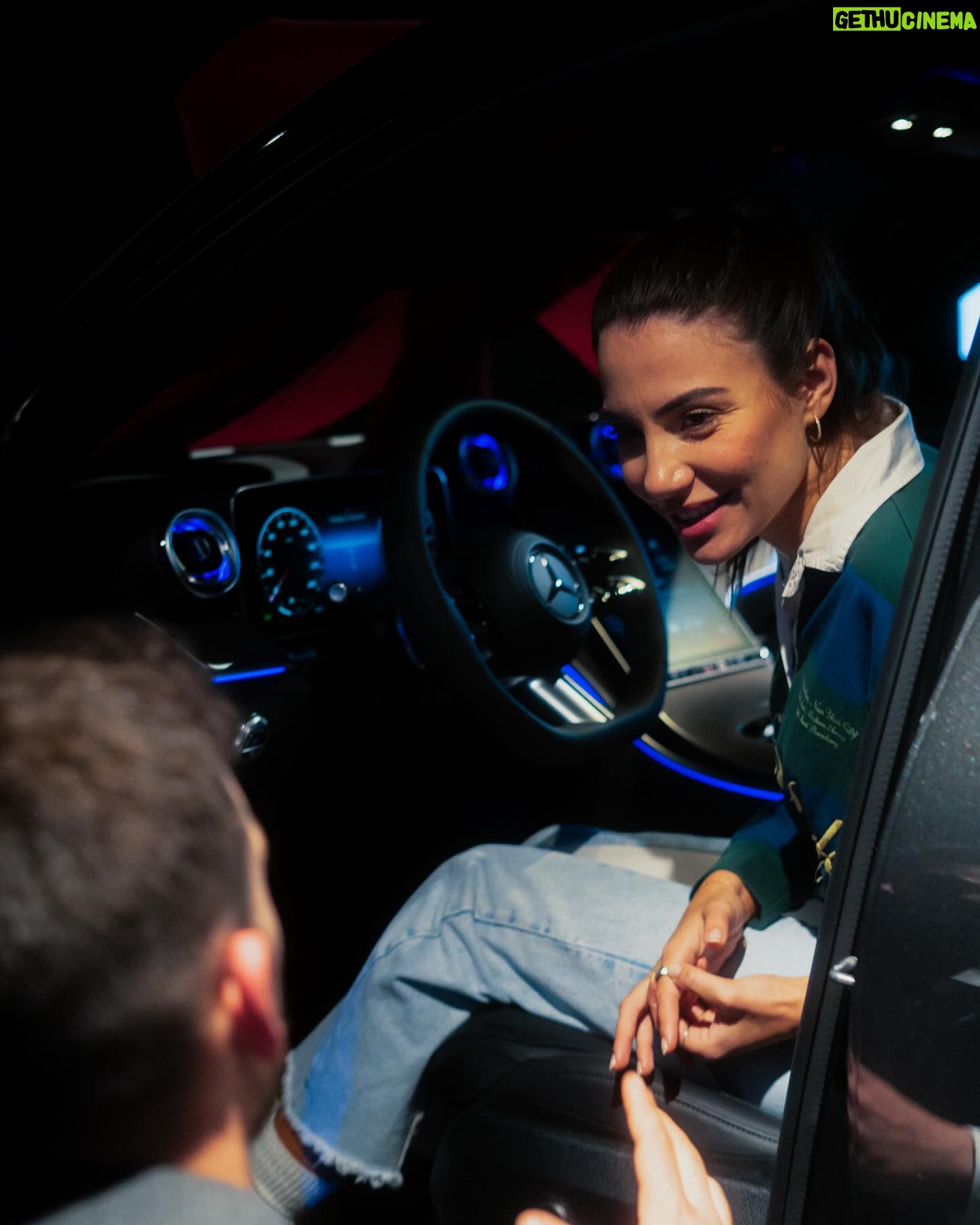 Carolina Carvalho Instagram - Comprar um Mercedes-Benz na MCOUTINHO em Penafiel significa usufruir de toda uma experiência! Podem contar com o Product Expert, que assegura a explicação cuidada e todos os conselhos da vossa nova companhia 🤩💙