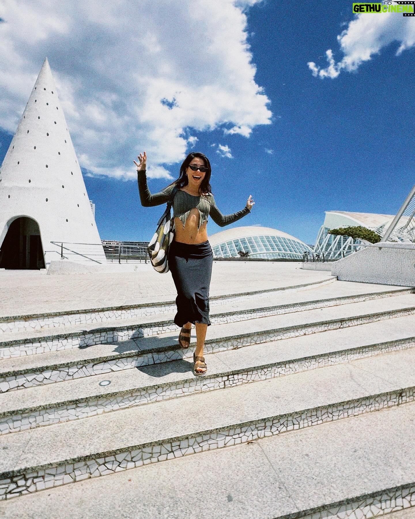 Carolina Carvalho Instagram - Mi vida últimamente consiste en valencianear 🇪🇸🫶