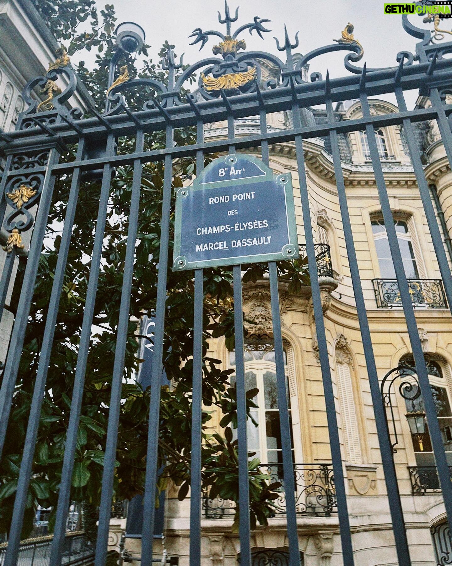 Carolina Carvalho Instagram - Je vis une histoire d’amour avec Paris 🤍