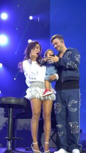Carolina Carvalho Instagram - Ontem foi mágico 💓 Parabéns meu amor @davidcarreiraoficial pelo espetáculo incrível que deste ontem e parabéns a nós pela nossa família linda. Amo-nos 🫶