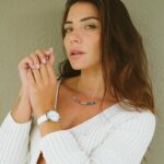 Carolina Carvalho Instagram - Surpresa!!! 😻 Este ano a Eletta vai surpreender com a Box Rainbow. 🌈 Um relógio com a habitual bracelete extra que garante sempre estilos distintos e agora também com um colar Rainbow (LINDOOOOO 🫶) que vai tornar os nossos looks ainda mais icónicos 🤫😻@elettawatches @boutiquedosrelogiosportugal #elettawatches #boutiquedosrelogiosportugal #findyourrainbow #PUB