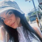 Carolina Carvalho Instagram - Aleatórios da minha última semana 🫠 Rio ➡️ São Paulo ➡️ Lisboa ➡️ Algarve. Os últimos dias foram uma verdadeira loucura. Estou muito cansada mas muito feliz. Com tudo o que está a acontecer e com o que está para vir. Viagens de trabalho desde que fui mãe tornaram-se muito mais difíceis… sou uma chorona e portanto 9 dias sem o meu bebé pareceram 20 anos. Tento pensar que o meu filho irá ter orgulho em mim por correr atrás dos meus sonhos. É bom sentir que tenho um melhor amigo e companheiro para a vida. Tenho a certeza que foi o melhor que a maternidade me deu. P.s- A mochila com que estou sempre é a melhor descoberta dos últimos tempos, é da @samsonite_pt . Andei sempre com ela para todo o lado (cabe tudoooo 😳) e agora vou adaptá-la para ser a mala “cabe tudo” do Lucas 😅#MySamsonite Beijinhos e bom domingo ❤️