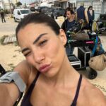 Carolina Carvalho Instagram - Aleatórios da minha última semana 🫠 Rio ➡️ São Paulo ➡️ Lisboa ➡️ Algarve. Os últimos dias foram uma verdadeira loucura. Estou muito cansada mas muito feliz. Com tudo o que está a acontecer e com o que está para vir. Viagens de trabalho desde que fui mãe tornaram-se muito mais difíceis… sou uma chorona e portanto 9 dias sem o meu bebé pareceram 20 anos. Tento pensar que o meu filho irá ter orgulho em mim por correr atrás dos meus sonhos. É bom sentir que tenho um melhor amigo e companheiro para a vida. Tenho a certeza que foi o melhor que a maternidade me deu. P.s- A mochila com que estou sempre é a melhor descoberta dos últimos tempos, é da @samsonite_pt . Andei sempre com ela para todo o lado (cabe tudoooo 😳) e agora vou adaptá-la para ser a mala “cabe tudo” do Lucas 😅#MySamsonite Beijinhos e bom domingo ❤️