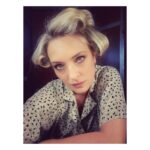 Carolina Crescentini Instagram - 18 settimane di bigodini #me #setsetset #shh