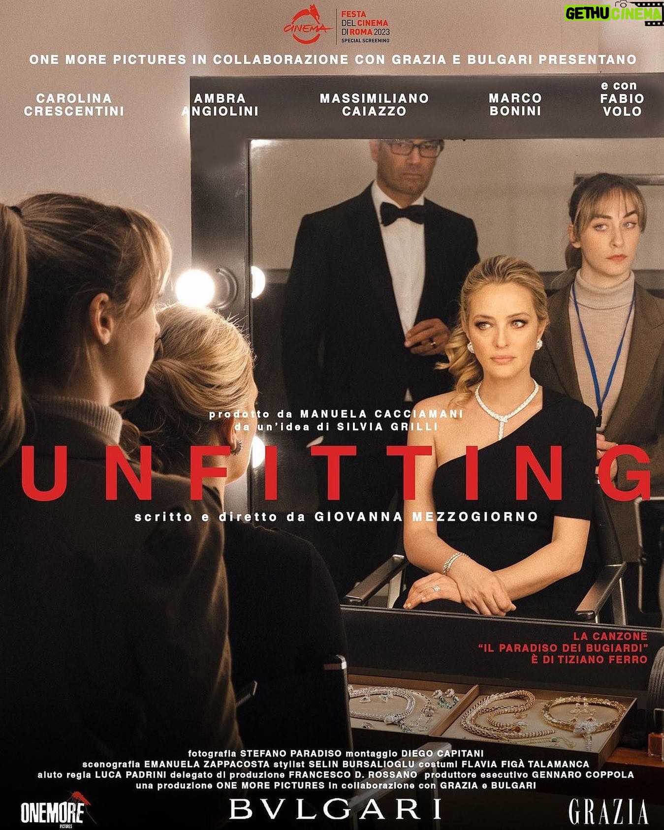 Carolina Crescentini Instagram - Posted @withregram • @grazia_it Vi mostriamo la locandina del nostro cortometraggio “Unfitting”. Nato da un’idea della direttrice di Grazia, Silvia Grilli, è scritto e diretto da Giovanna Mezzogiorno. Sarà presentato alla Festa del Cinema di Roma 2023 (18-29 ottobre). “Unfitting” affronta e denuncia con ironia pungente il tema del controllo sul corpo delle donne. Racconta infatti la storia di Giovanna (ampiamente ispirata a quella di Mezzogiorno) un’attrice vittima di pregiudizi a causa della sua età e della sua forma fisica. Interpretata da Carolina Crescentini, Giovanna è vittima di ordinaria crudeltà da parte della regista (Ambra Angiolini), del produttore (Fabio Volo) e dell’addetto stampa (Marco Bonini). A difenderla, solo un giovane attore, interpretato da Massimiliano Caiazzo. “Unfitting”, che segna l’esordio alla sceneggiatura e alla regia di Giovanna Mezzogiorno, è un progetto corale: voluto da Grazia, prodotto da Manuela Cacciamani per One More Pictures e sostenuto da Bulgari per il messaggio forte contro i pregiudizi sul corpo e l’età delle donne. #unfitting #graziacinema @grazia_it #sponsoredbyBulgari @onemorepicturesitaly @bulgari @carolcrasher @ambraofficial @volofabio @marcoboniniofficial @massicaiazzo #giovannamezzogiorno