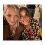 Carolina Crescentini Instagram - Specializzate in foto brutte. #stefanochiappimanagementparty #friends #shh