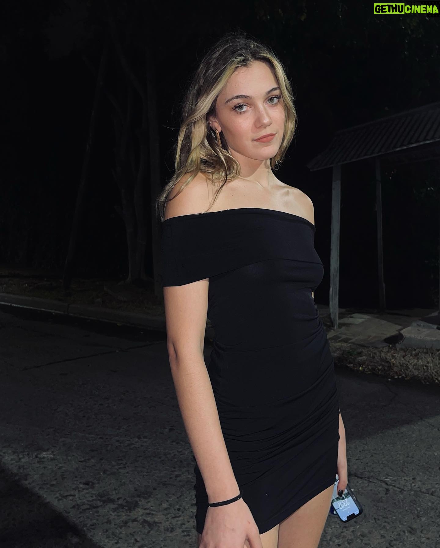 Carolina Domenech Instagram - dance the night away ✨ con vestidito de @nantolin la nueva colección es un 🔥