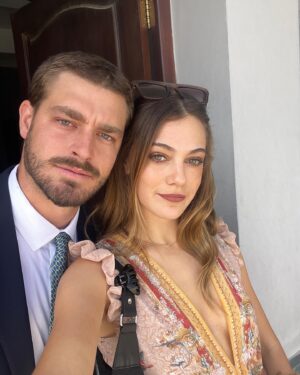 Carolina Domenech Instagram - Amo los dump 
1, 2 y 10: Salta y el vestido más increíble que use @nantolin 
3: mi mamu ♥️ 
4: una tetera que hice en cerámica 
5: cena de lujo en @emperadormeiji fue increíble 
6: mi hermano manucho 
7: guitarra 
8: fans de Billy desde siempre 
9: la Lula ✨