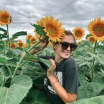 Carolina Domenech Instagram - Siempre que vi girasoles al costado de la ruta quise frenar y finalmente ocurrió 🌻🌻🌻🌻🌻en la última había una abeja 😂