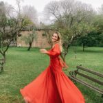 Carolina Domenech Instagram - Una que no llora en los casorios…… el último video 🤣😭 Los amo @paulosanchezlima y @ffloralvarez fue hermoso 💍