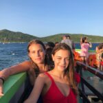 Carolina Domenech Instagram - Hoy es el dia del hermano y yo tengo a la mejor la más graciosa y linda te amo vikuka sos my whole world✨ the love of my life 🥹 sin vos no vivo te amoooooo mi manitaaaaaa ♥️♥️♥️ el último video despertándote de terrible siesta después de comer sanguchito y tomar unas birras mirando a la torre Eiffel es mi favorito sos muy graciosa