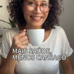 Carolina Loback Instagram - A Pague Menos me convidou pra comemorar seu aniversário de 43 anos batendo um papo aqui no nosso café sobre coisas que “Mais significam Menos”. E isso me fez lembrar que quanto mais eu me mexo, mais eu me conecto ao que me faz sorrir. E quanto mais sorrio, mais disposição para as coisas boas da vida eu tenho e menos cansaço sinto. E você? Quais são as coisas que “Mais significam Menos” na sua vida? Na Pague Menos, mais é sempre menos! #publicidade