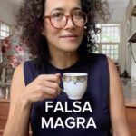 Carolina Loback Instagram - Bom dia! Da próxima vez eu juro que emito um boleto pra trocar o falso elogio por dinheiro. Ih, gente, a mulher do ovo hoje levantou com a corda toda. #quinta #humor #café #falsamagra