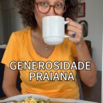 Carolina Loback Instagram - Bom dia! Uma singela homenagem aos promotores de baladas praianas. #contemironia #café