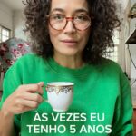 Carolina Loback Instagram - Bom dia! A criança de cinco anos que habita em mim saúda a criança de cinco anos que habita em você. Ou será que eu sou a única que ainda carrega essa garota aqui dentro? #quinta #criança