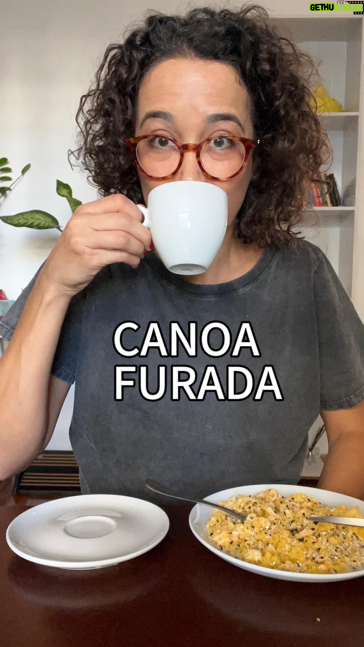 Carolina Loback Instagram - Bom dia! Como vai você nessa canoa furada? Para ajudar as vítimas da catástrofe climática no Rio Grande do Sul, entre no site www.paraquemdoar.com.br e doe através de pix, cartão ou boleto para organizações que apoiam as vítimas no estado. #terça