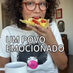 Carolina Loback Instagram - Bom dia! Ainda bem que eu não taco legenda em inglês nos meus posts. #café #quarta #exagerado