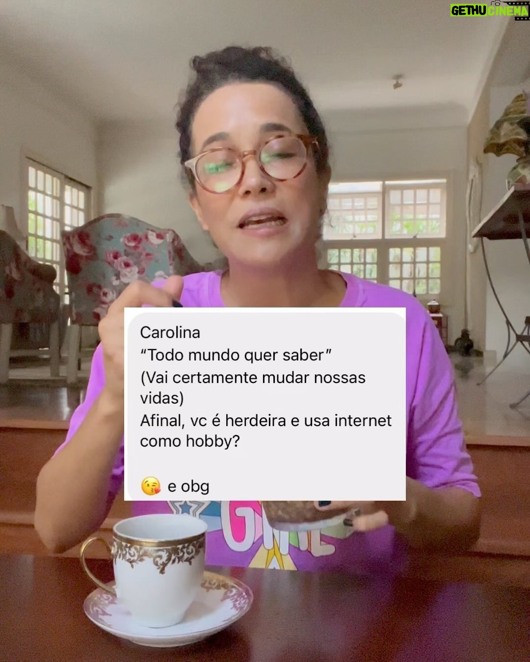 Carolina Loback Instagram - Bom dia, sábado!!! ☕️ compartilhando um pouquinho do que chega pra mim durante a semana 🫶🏽