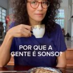 Carolina Loback Instagram - Bom dia! ☕️ ‘não há nada de novo, ainda somos iguais’. Acordei nesse verso. Até quando, Carolina? #terça #humor #café