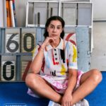 Carolina Marín Instagram - “Ser la número uno significa que eres la rival a batir”, @carolinamarin, Premio Princesa de Asturias del Deporte 2024, solo tiene dos objetivos para los Juegos Olímpicos de París 2024: el oro y disfrutar. En su vocabulario solo cabe una palabra: resiliencia. “La vida me ha ido poniendo piedrecitas, obstáculos por delante, pero yo no me he rendido”. La jugadora de bádminton forma parte de nuestra serie #campeonasglamour 🏸 Lee la entrevista en el link in bio. 🏸 Texto: @gemahospido 🏸 Fotografía: @josefinaandres 🏸 Estilismo: @mapi 🏸 Maquillaje y peluquería: @lucas.margarit (@anotherartistsagency) para @diorbeauty 🏸 Producción: @gemahospido 🏸 Asistente de foto: @flaviorsolato 🏸 Asistentes de estilismo: @olga_schwarzz y @anacristinaolmedo 🏸 Vídeo: @vicente_gayo 🏸 En la foto, ‘El récord’ de José Luis Fajardo Sánchez. Obra perteneciente a la colección del Centro de Alto Rendimiento.
