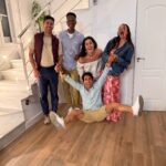 Carolina Marín Instagram - Recap de una semana en casa con el corazón lleno de amor ❤️ 1- Mi playa, mi paraíso 🏖 2- Bienvenido, Lucas 👶🏻 3- Siempre juntos ✨ 4- Mi abuelita🥰 5- Intenté pescar algo y se me escapó un choquito 👻 6- Comilona en el pueblo 🍽️ 7- Mi niña bonita 😘 8- Muchas sevillanas y oleé 💃🏻 9- Los amigos siempre cerca 👻 10- Mi familia romera 🥳