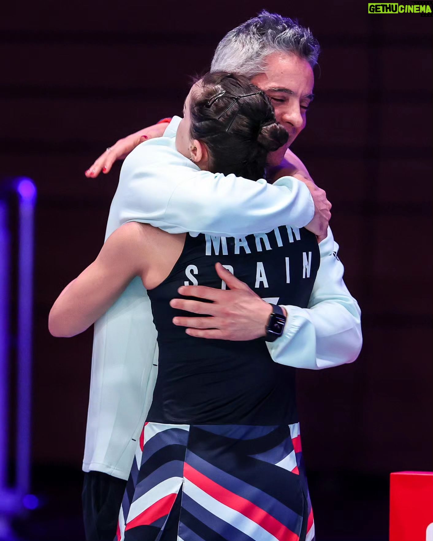 Carolina Marín Instagram - European Champion! 🥇🥇🥇🥇🥇🥇🥇🥇 Tough week and tough match against @kirstygilmour 💙 Thanks for all your support once again, this is also yours 🙏 Una semana dura y un partido difícil contra Kirsty Gilmour 💙 Gracias por vuestro cariño una vez más, esto también es vuestro 🤜🤛 📸 @badmintonphoto_official #PuedoPorquePiensoQuePuedo