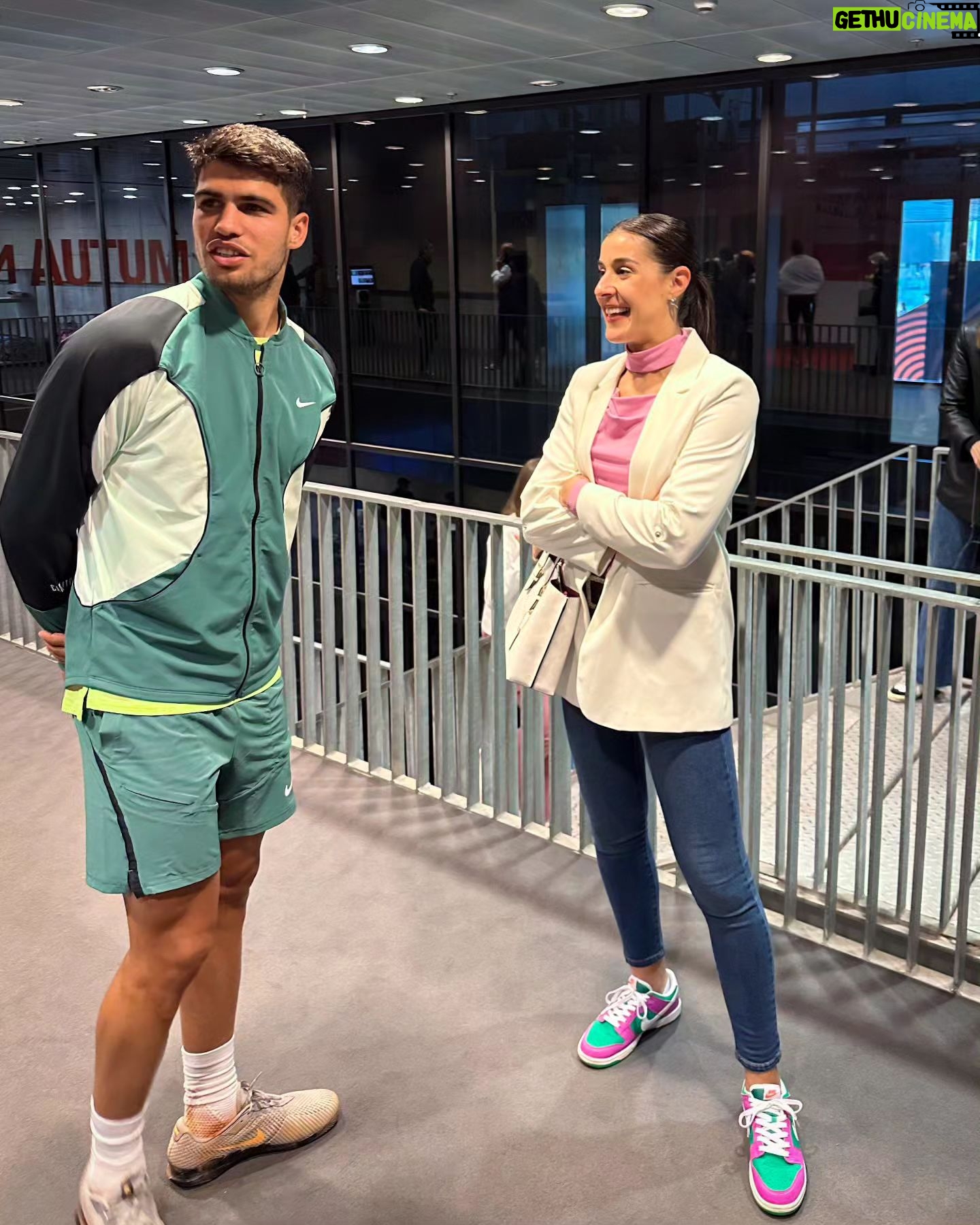 Carolina Marín Instagram - Un día en el Másters de Madrid 🎾 Seguiremos pendientes de ti @carlitosalcarazz