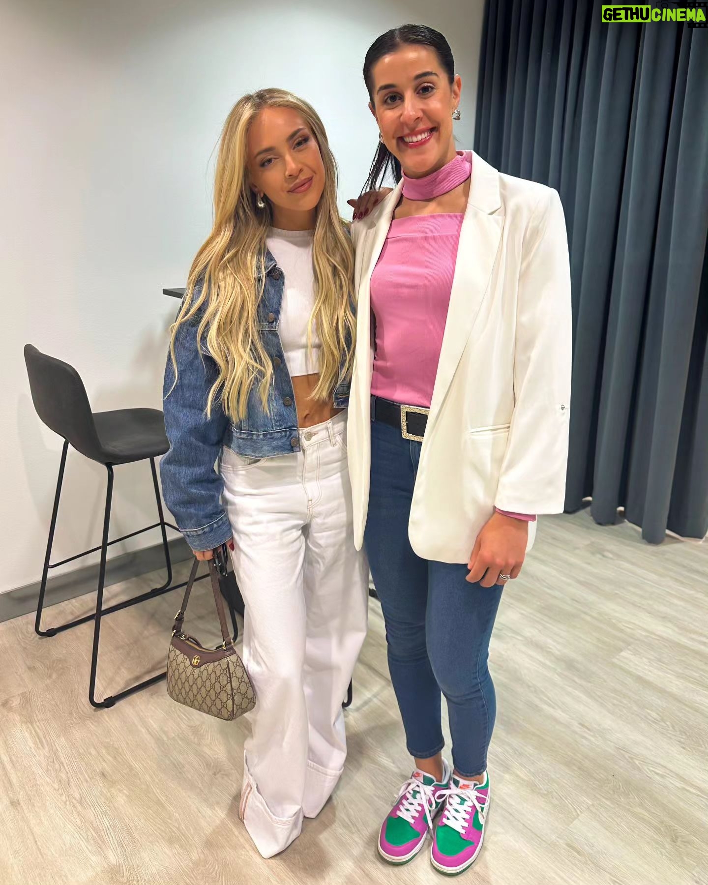 Carolina Marín Instagram - Un día en el Másters de Madrid 🎾 Seguiremos pendientes de ti @carlitosalcarazz