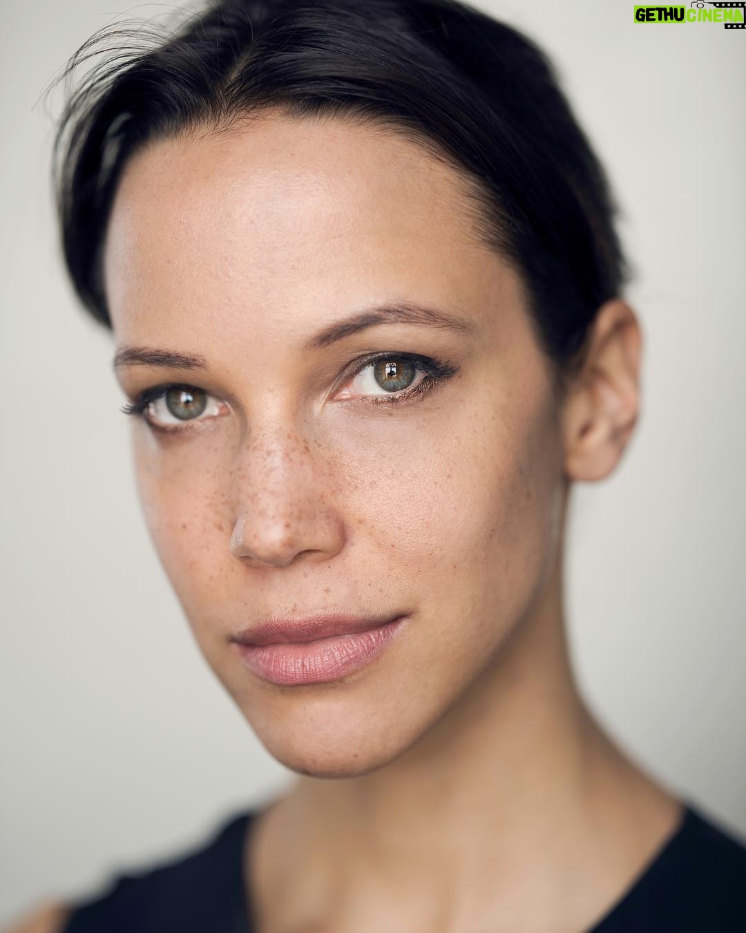 Caroline Ford - 4.8K Likes - Portrait by @philsharp šø