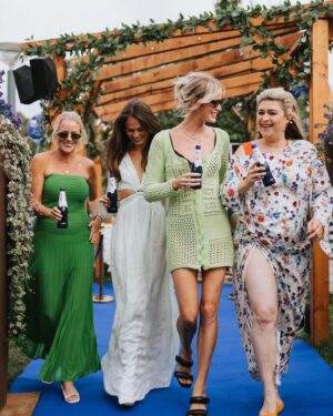 Caroline Winberg Instagram - Första gången i Båstad och vad kul vi har haft det. Spelat tennis med ett gäng proffs, minglat med underbara gäster på Papas Garden och festat hela natten med @ellesverige och @1664blanc alkoholfri.   Håller tummarna för att detta blir en ny sommartradition! #1664Blanc