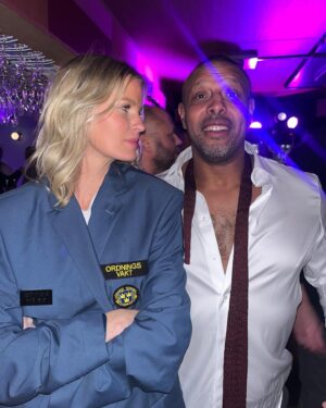 Caroline Winberg Instagram - Världens bästa man fyller 50 ❤️ finns ingen som dig @thomasmolin . Min son var chockad att han inte var bjuden till farbror Thomas fest men det finns alltid Vallentuna 👌🏻