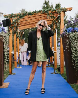 Caroline Winberg Instagram - Första gången i Båstad och vad kul vi har haft det. Spelat tennis med ett gäng proffs, minglat med underbara gäster på Papas Garden och festat hela natten med @ellesverige och @1664blanc alkoholfri.   Håller tummarna för att detta blir en ny sommartradition! #1664Blanc