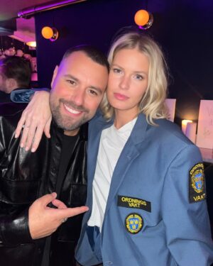 Caroline Winberg Instagram - Världens bästa man fyller 50 ❤️ finns ingen som dig @thomasmolin . Min son var chockad att han inte var bjuden till farbror Thomas fest men det finns alltid Vallentuna 👌🏻