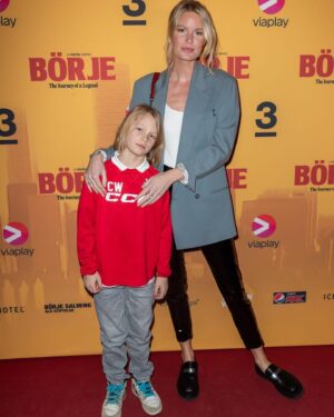 Caroline Winberg Instagram - Thank you @viaplaysverige for having us. My son was chasing hockey stars for autographs most of the night #börjeviaplay @assefacommunication