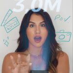 Caroline Ambrosini Instagram - 3 MILLIONS ✨ Quand j’ai commencé TikTok en Mars 2020, je n’aurais jamais pensé en arriver là un jour. J’ai téléchargé cette application comme tout le monde pendant le premier confinement, pensant me divertir durant de longs mois cloîtrée chez-moi. Au final je me suis retrouvée à vous divertir pendant 3 ans… 🕦 Depuis petite je répétais à ma famille que “plus tard je veux être actrice” mais pour moi c’était un rêve inatteignable. Alors je me suis dirigée vers un métier plus basique et tout aussi passionnant, la cuisine. 👩🏻‍🍳 Me voilà diplômée en 2016 d’un BAC pro cuisine. Je vais vous passer les détails de ma vie mais je suis ensuite partie aux États-Unis pour travailler un an, ensuite le retour en France a été compliqué : j’ai arrêté la cuisine, j’ai enchaîné pleins de boulots différents. Jusqu’à revenir à la cuisine en début 2020 dans un restaurant près de chez moi. Et c’est à ce moment-là que j’ai découvert TikTok. 📱 J’ai posté quelques vidéos trends, danses etc. Au début pour faire comme tout le monde et pour m’amuser, puis un jour je me suis décidée à faire ce que j’aimais le plus au monde : jouer la comédie. J’ai posté mon premier POV, puis mon deuxième, puis des centaines et jours après jours vous étiez de plus en plus nombreux à me suivre et à aimer mon univers. 🌍 Je n'aurais jamais imaginé en arriver là un jour. Vos encouragements m'ont poussé à donner le meilleur de moi-même, à explorer de nouvelles idées, et à créer du contenu qui, je l'espère, vous a plu autant qu'à moi. TikTok, malgré tout ce qu’on peut entendre de négatif à son sujet, à été pour moi la source d’un renouveau professionnel et personnel. ✨ Grâce à vous et à TikTok, j’ai rencontré des personnes incroyables qui sont maintenant mes amis, j’ai monté les marches du Festival de Cannes, j’ai eu mes deux premiers rôles dans des séries qui sortiront bientôt. J’ai également pu voyager, être invitée à des avant-premières, collaborer avec des marques incroyables et j’en passe… ✨ Tout ça c’est grâce à vous alors merci du fond du cœur, merci à chacun d’entre-vous de votre soutient et de votre amour. ❤️ L’aventure est loin d’être terminée… 📸: @ayrtondear #explorer #followers