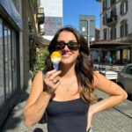 Caroline Ambrosini Instagram - Milano, grazie per i ricordi 🇮🇹💚 Un séjour à Milan molto bene, rempli de rencontres et de souvenirs incroyables. J’ai pu découvrir la nouvelle série “GEN V” : Du monde de The Boys. L’université des Supes, des futurs super-héros avec des pouvoirs plus incroyables les uns que les autres. Humour, action, pouvoirs, sujets de société, tout est dans cette série qui sort le 29 Septembre sur @primevideofr Merci @primevideofr pour cette expérience et merci pour votre confiance 🩵 #publicité #genv Collaboration non rémunérée - Invitation.