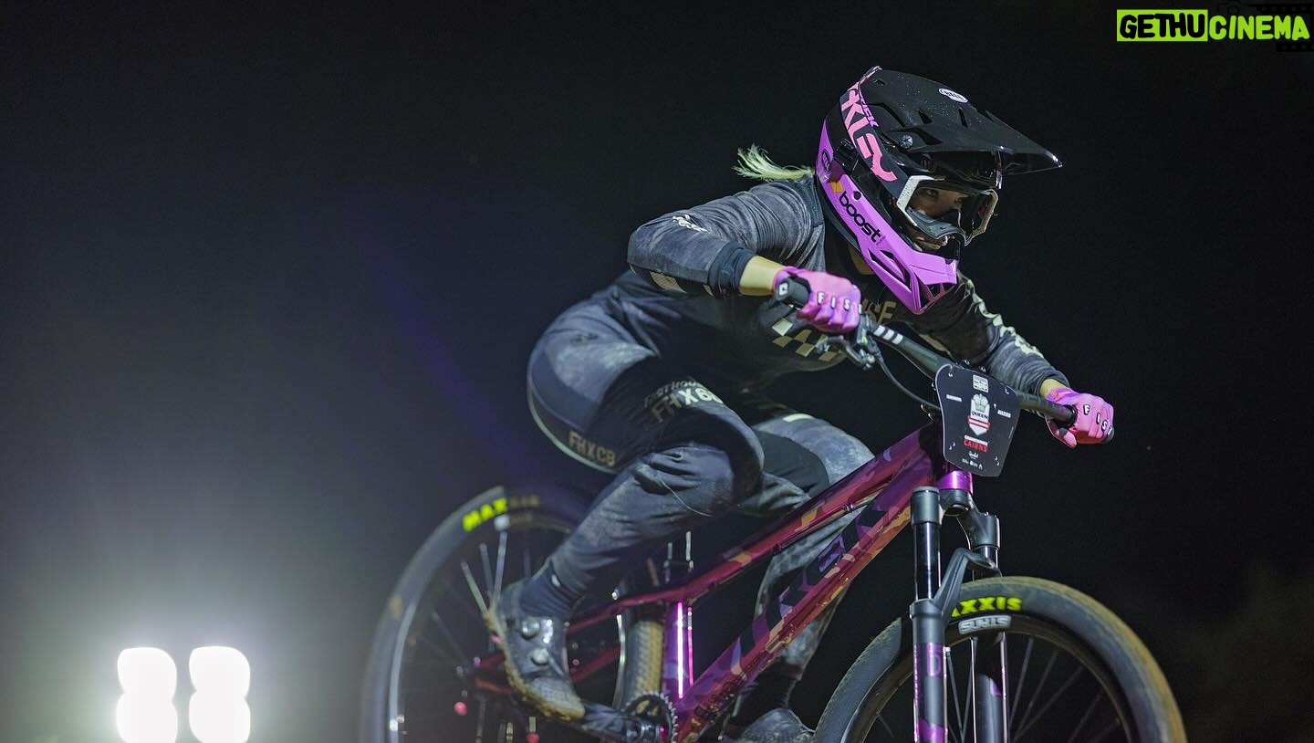 Caroline Buchanan Instagram - The gold medal match up @crankworx Cairns @jamminjordy 🥇 vs 🥈 @cbuchanan68 Photos/ @clinttrahan #pumptrack #pumptracks #mtb #mountainbike #crankworx #racing #mtblife #dirtjumpers #trekbikes