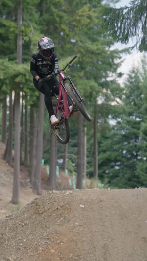 Caroline Buchanan Instagram - 📍 @queenstownbikefestival 

Vid // @blakepickup
