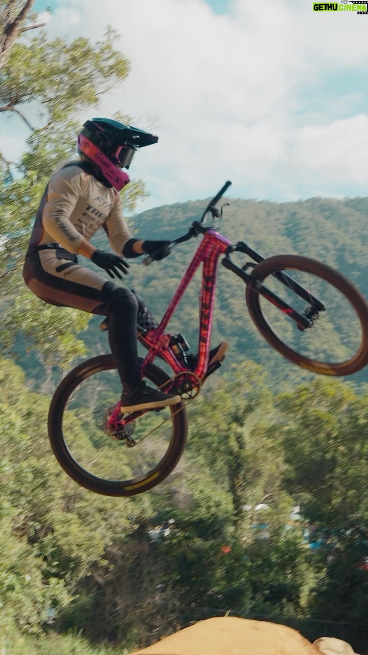 Caroline Buchanan Instagram - Leaning into the nerves of ticking off new #slopestyle features on my @trekbikes on course today @crankworx β€οΈβπ₯ ..it took me a few attempts to barspin onto the up box wall and as always on the other side of fear and that 5 seconds of courage is success! #trek #mtb #mountainbike #mtblove #trekbikes #slopestylemtb #fmbworldtour #crankworx #crankworxcairns #cairns @trekbikesaunz Vid// @jxn_visuals